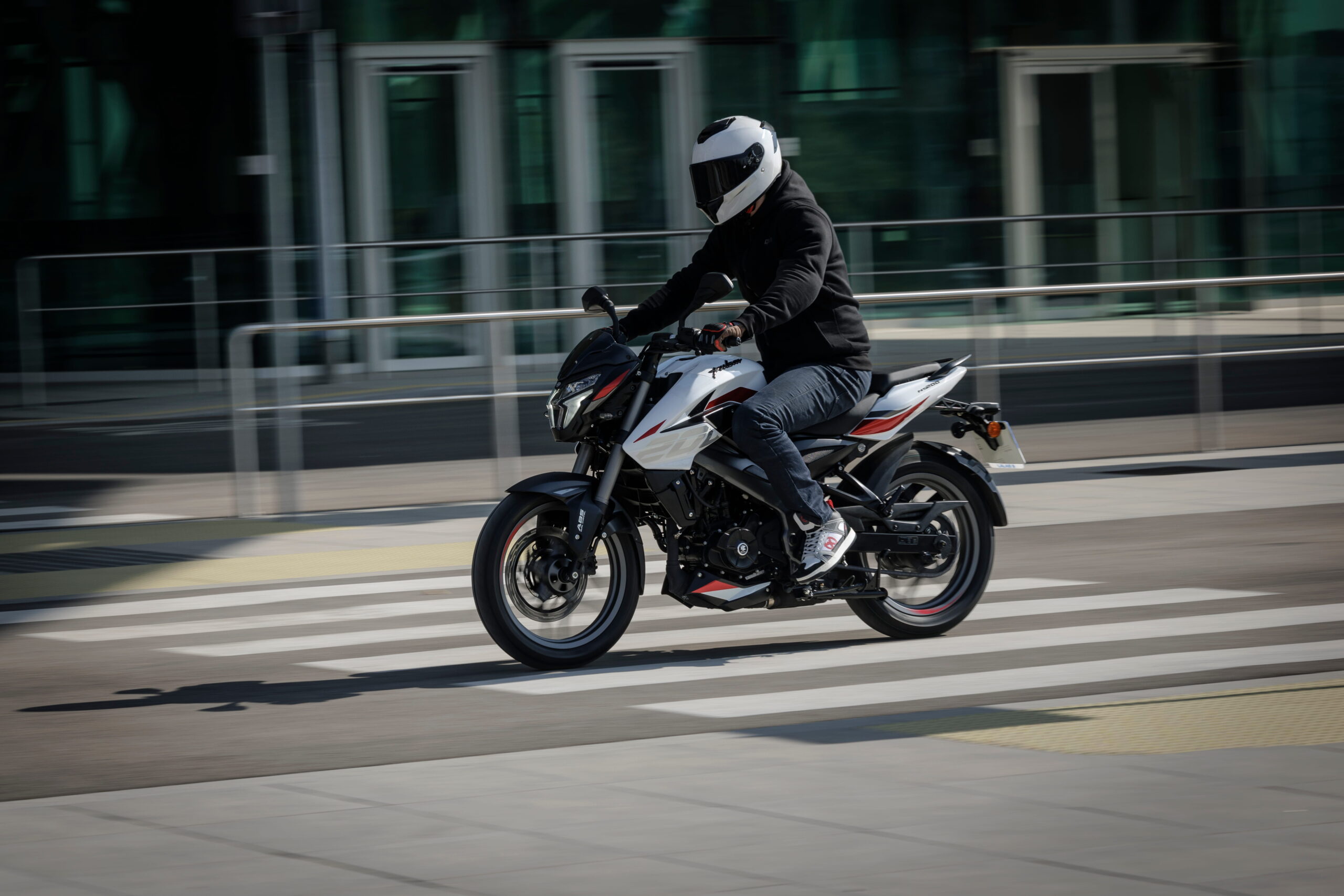 Moto naked A2 equilibrada: porque a Pulsar NS 400 é uma das opções mais completas